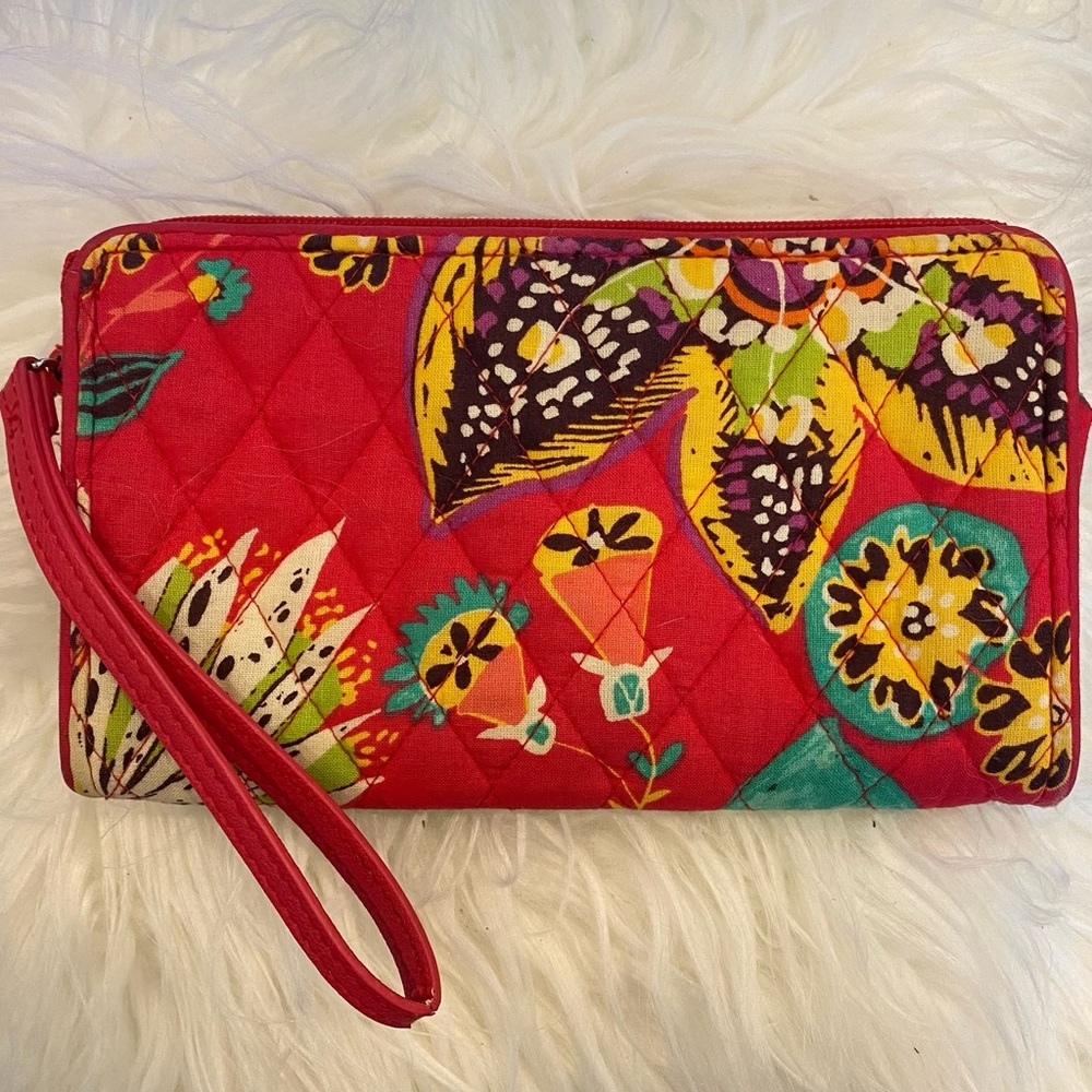 Vera Bradley Red Floral Quilted Cottagecore Wristlet - Picture 3 of 8